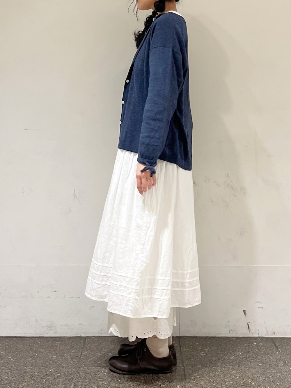 「ゆるコーデ、ナチュラル、ガーリー、Samansa Mos2、サマンサ モスモス(Samansa Mos2)、ワンピース、ホワイト」｜「Samansa Mos2のレース切替ワンピース（ワンピース、ホワイト系）」を使った、marin.🐏さん（レディース・160cm）の春コーディネートの3枚目の写真