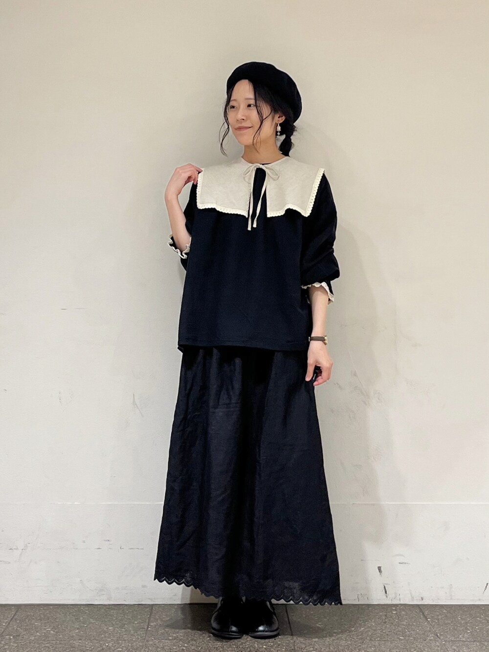 「モノトーン、ゆべしコラボ、ゆべし×SamansaMos2、kazumiコラボ、Samansa Mos2、サマンサ モスモス(Samansa Mos2)、ゆるコーデ、ナチュラル、ガーリー」｜「Samansa Mos2の【ゆべし×Samansa Mos2】つけ襟ブラウス（シャツ/ブラウス、ブラック系）」を使った、marin.🐏さん（レディース・160cm）の春コーディネートの2枚目の写真