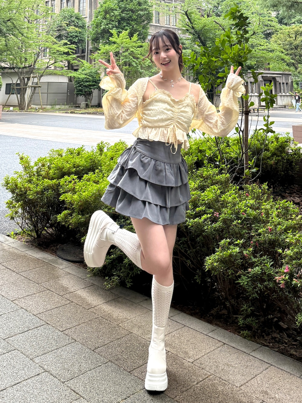 「夏コーデ、韓国ファッション、夏服コーデ、夏ファッション、シャツ/ブラウス、シアートップス、大学生、大学生コーデ、青学、GRL」｜「GRLのアイテム（トップス、イエロー系）」を使った、annpeachさん（レディース・167cm）の夏コーディネートの2枚目の写真
