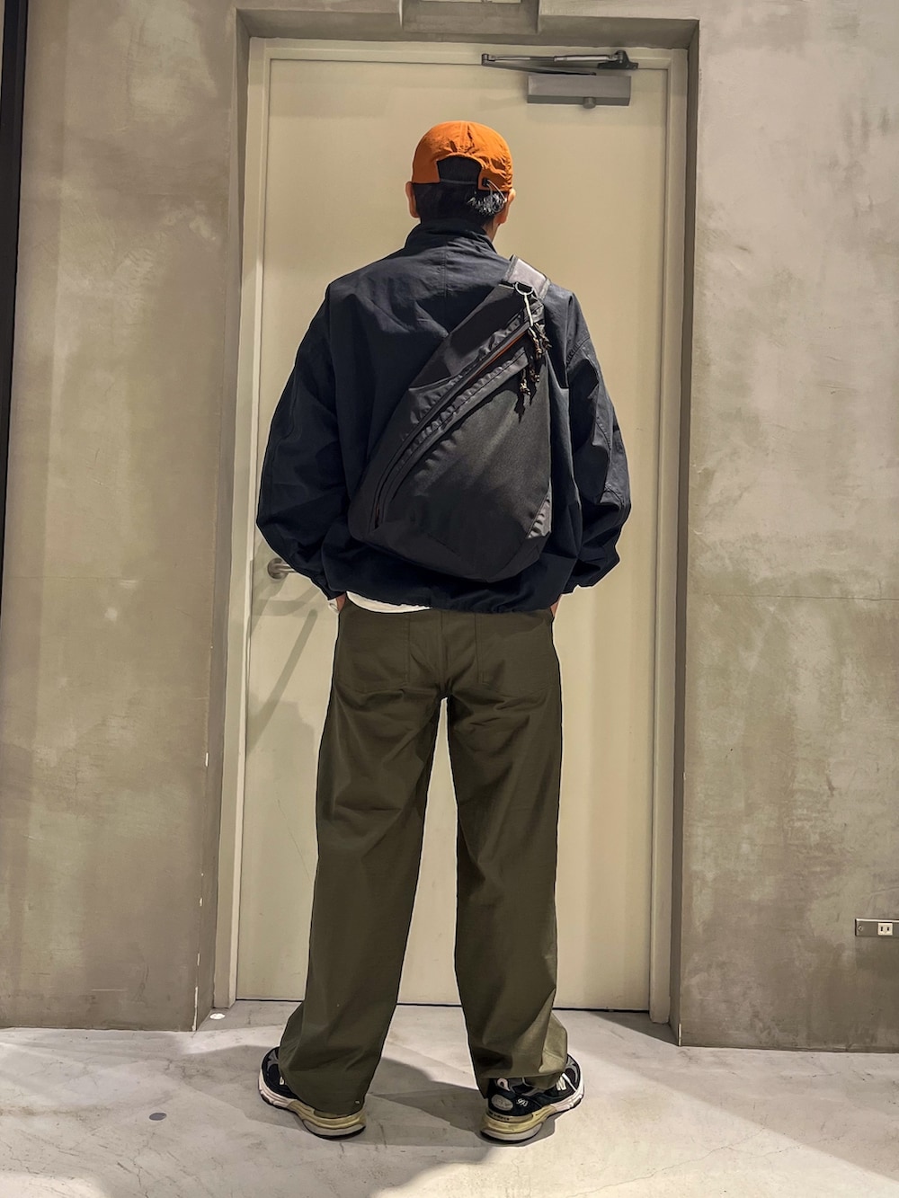 「ファッションを楽しもう、お出かけコーデ、古着MIX、スニーカー、ショルダーバッグ、冬コーデ、キャツプ、ストリート、モッズコート、ベイカーパンツ、レイヤードスタイル、大人コーデ、休日スタイル、ゆるコーデ、カジュアルコーデ」｜「SEDAN ALL-PURPOSEのアイテム（キャップ、ブラウン系）」を使った、しょーへーさん（メンズ・175cm）の秋コーディネートの2枚目の写真
