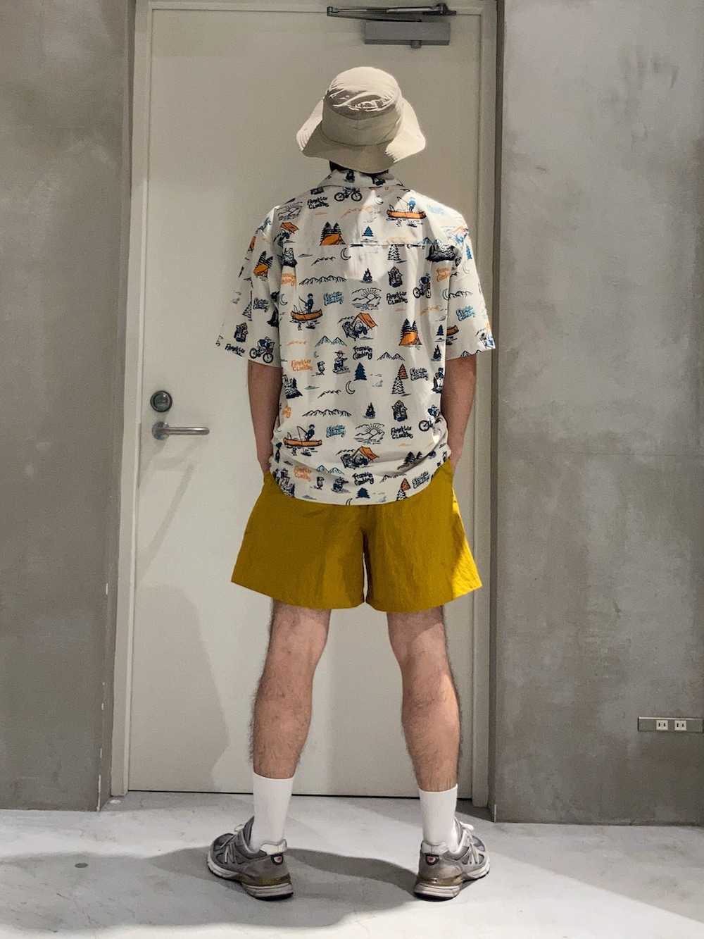 「夏コーデ、休日スタイル、ストリート、ビッグシルエット、フェススタイル、お出かけコーデ、柄シャツ、夏セールで買いました、大人カジュアル、大人コーデ、シャツスタイル、ハーフパンツ、ショートパンツ、いいね、save、フォローお願いします🤑、シャツコーデ」｜「Franklin Climbingの【Franklin Climbing】水陸両用マウンテンバギーズショートパンツ（水着、ベージュ系）」を使った、しょーへーさん（メンズ・175cm）の夏コーディネートの2枚目の写真