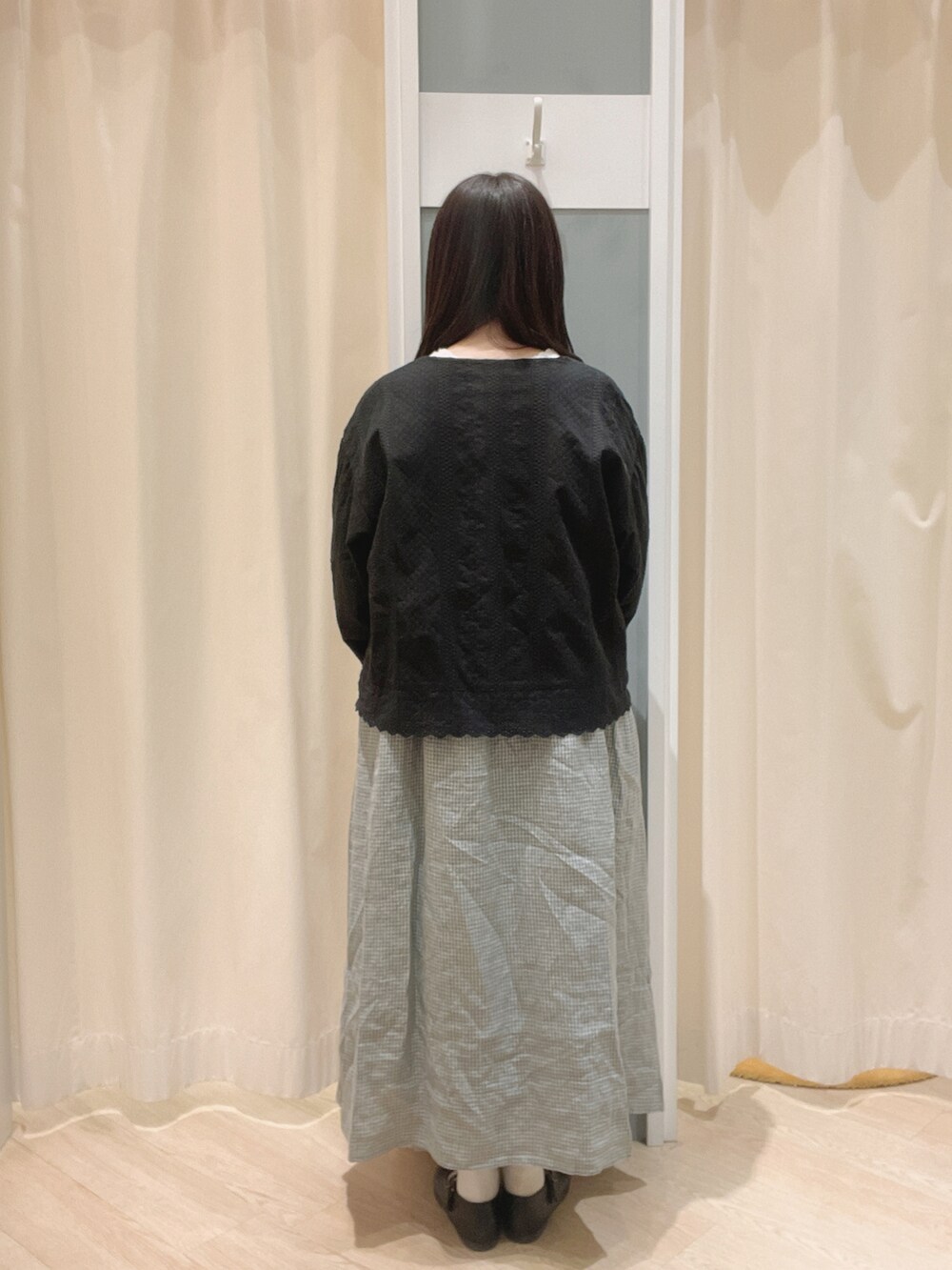 「SM2、Samansa Mos2、サマンサ モスモス(Samansa Mos2)、キャミワンピ、ジャケット、リバーシブル、ブラウス、前後着、春コーデ、ナチュラル、ナチュラルガーリー、大人ガーリー」｜「Samansa Mos2のワンストラップシューズ（ドレスシューズ、ブラック系）」を使った、𝙼 𝙸 𝚈 𝚄さん（レディース・158cm）の冬コーディネートの2枚目の写真
