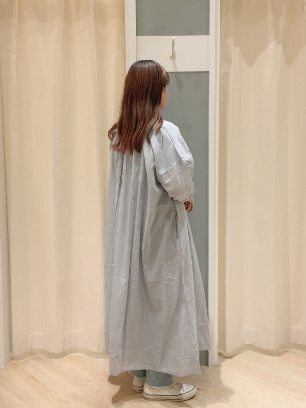 「SM2、Samansa Mos2、サマンサ モスモス(Samansa Mos2)、ストライプ、ワンピース、デニム、ロゴT、Tシャツ、カジュアルコーデ、シンプルコーデ、夏コーデ」｜「CONVERSEのconverse コンバース AS CORK-PT OX オールスター コルクPT OX 31306290 ABC-MART限定 *NATURAL（スニーカー、ホワイト系）」を使った、𝙼 𝙸 𝚈 𝚄さん（レディース・158cm）の夏コーディネートの2枚目の写真