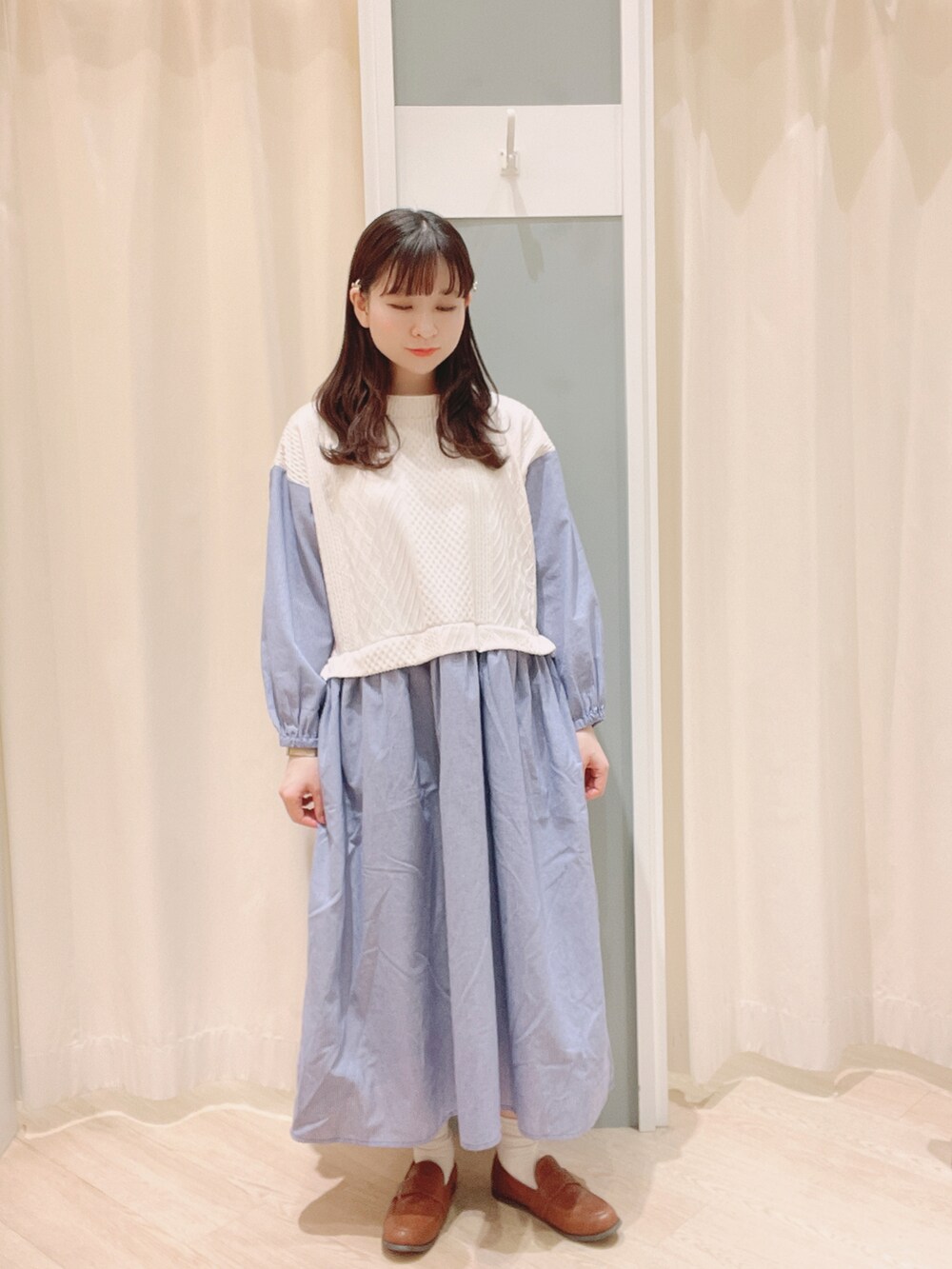 「SM2、Samansa Mos2、サマンサ モスモス(Samansa Mos2)、刺繍、ジャケット、ドッキングワンピ、ワンピース、春コーデ、ナチュラル、ナチュラルガーリー、大人かわいい」｜「Samansa Mos2のコインローファー（ローファー、イエロー系）」を使った、𝙼 𝙸 𝚈 𝚄さん（レディース・158cm）の冬コーディネートの3枚目の写真