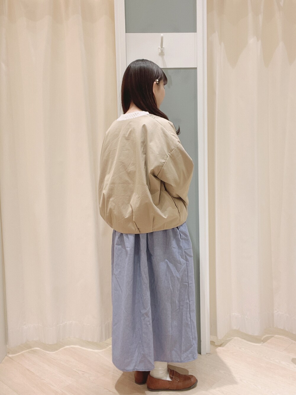 「SM2、Samansa Mos2、サマンサ モスモス(Samansa Mos2)、刺繍、ジャケット、ドッキングワンピ、ワンピース、春コーデ、ナチュラル、ナチュラルガーリー、大人かわいい」｜「Samansa Mos2のコインローファー（ローファー、イエロー系）」を使った、𝙼 𝙸 𝚈 𝚄さん（レディース・158cm）の冬コーディネートの2枚目の写真