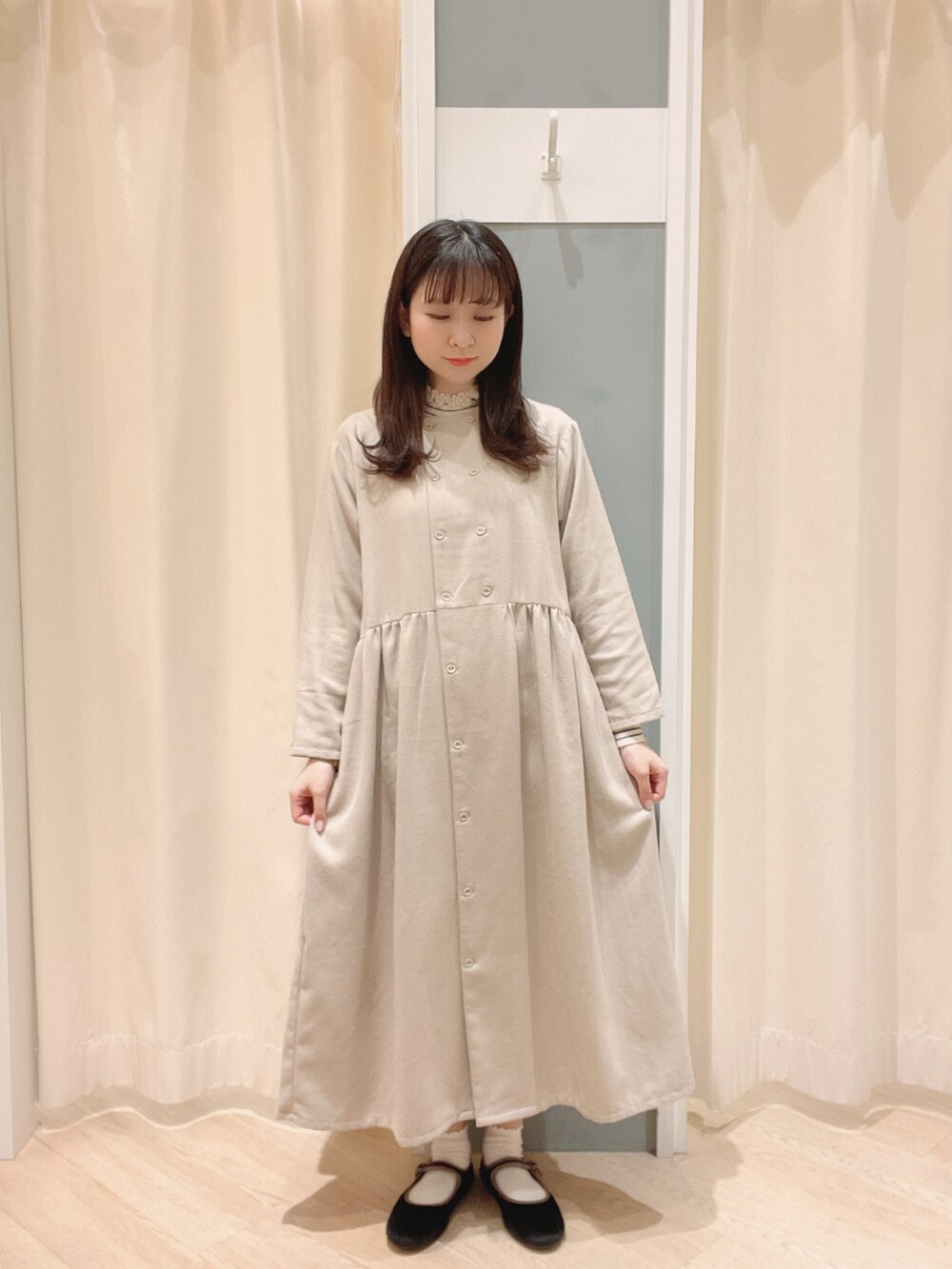 「SM2、Samansa Mos2、サマンサ モスモス(Samansa Mos2)、ナチュラル、ナチュラルガーリー、大人かわいい、ワンピース、カーディガン、リブタートルネック、秋冬コーデ、冬コーデ」｜「Samansa Mos2のぽこぽこニットトートバッグ（トートバッグ、ホワイト系）」を使った、𝙼 𝙸 𝚈 𝚄さん（レディース・158cm）の冬コーディネートの5枚目の写真