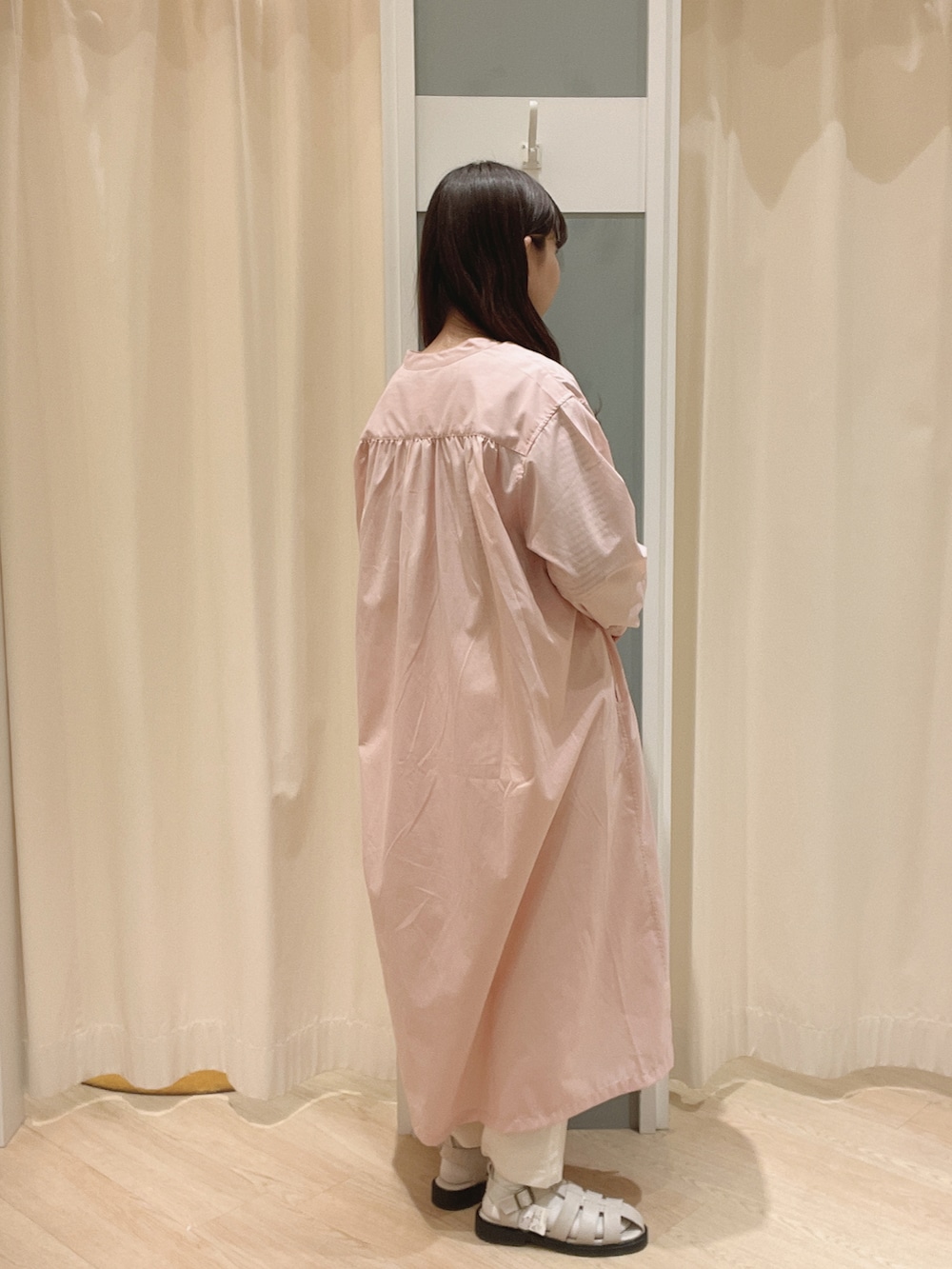 「SM2、サマンサモスモス、Samansa Mos2、ワンピース、ナチュラル、シンプルコーデ、ボーダー、ボーダーカットソー、シャツワンピ、パンツスタイル、グルカサンダル、春コーデ、春」｜「Samansa Mos2の厚底グルカサンダル（サンダル、ホワイト系）」を使った、𝙼 𝙸 𝚈 𝚄さん（レディース・158cm）の春コーディネートの3枚目の写真