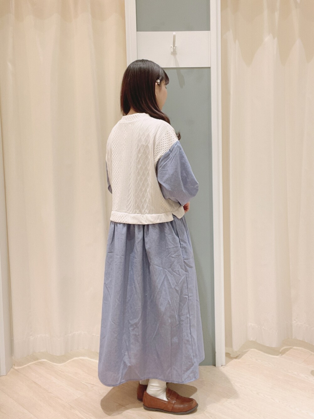 「SM2、Samansa Mos2、サマンサ モスモス(Samansa Mos2)、刺繍、ジャケット、ドッキングワンピ、ワンピース、春コーデ、ナチュラル、ナチュラルガーリー、大人かわいい」｜「Samansa Mos2のコインローファー（ローファー、イエロー系）」を使った、𝙼 𝙸 𝚈 𝚄さん（レディース・158cm）の冬コーディネートの4枚目の写真