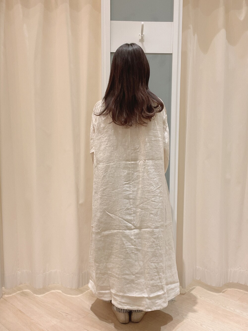 「Samansa Mos2、SM2、サマンサ モスモス(Samansa Mos2)、ナチュラル、春コーデ、ワンピース、パンツ、ストライプ、ストライプパンツ」｜「flowerのスパークルバレエシューズ（バレエシューズ、ゴールド系）」を使った、𝙼 𝙸 𝚈 𝚄さん（レディース・158cm）の春コーディネートの2枚目の写真