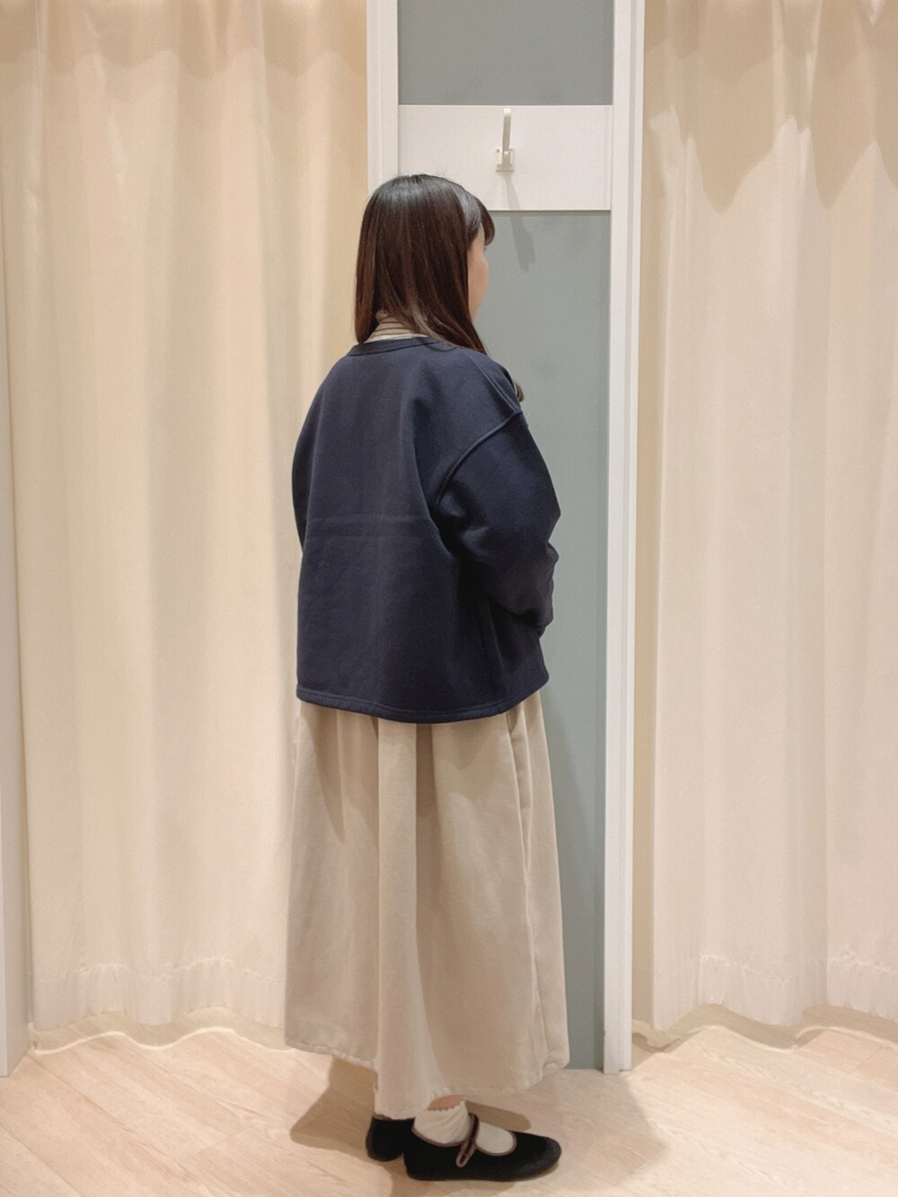 「SM2、Samansa Mos2、サマンサ モスモス(Samansa Mos2)、ナチュラル、ナチュラルガーリー、大人かわいい、ワンピース、カーディガン、リブタートルネック、秋冬コーデ、冬コーデ」｜「Samansa Mos2のぽこぽこニットトートバッグ（トートバッグ、ホワイト系）」を使った、𝙼 𝙸 𝚈 𝚄さん（レディース・158cm）の冬コーディネートの3枚目の写真