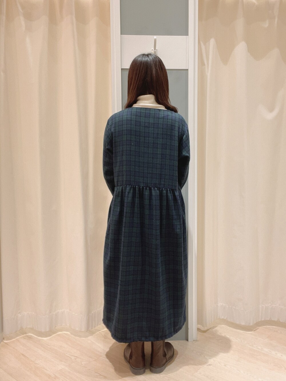 「SM2、Samansa Mos2、サマンサ モスモス(Samansa Mos2)、リバーシブル、ワンピース、ガーリー、大人かわいい、ナチュラルガーリー、リブタートルネック、サイドゴアブーツ、秋冬コーデ、冬コーデ、ボアコート、リバーシブルコート」｜「Samansa Mos2の【マシンウォッシャブル】リブタートルネックニット（ニット/セーター、ホワイト系）」を使った、𝙼 𝙸 𝚈 𝚄さん（レディース・158cm）の秋コーディネートの5枚目の写真