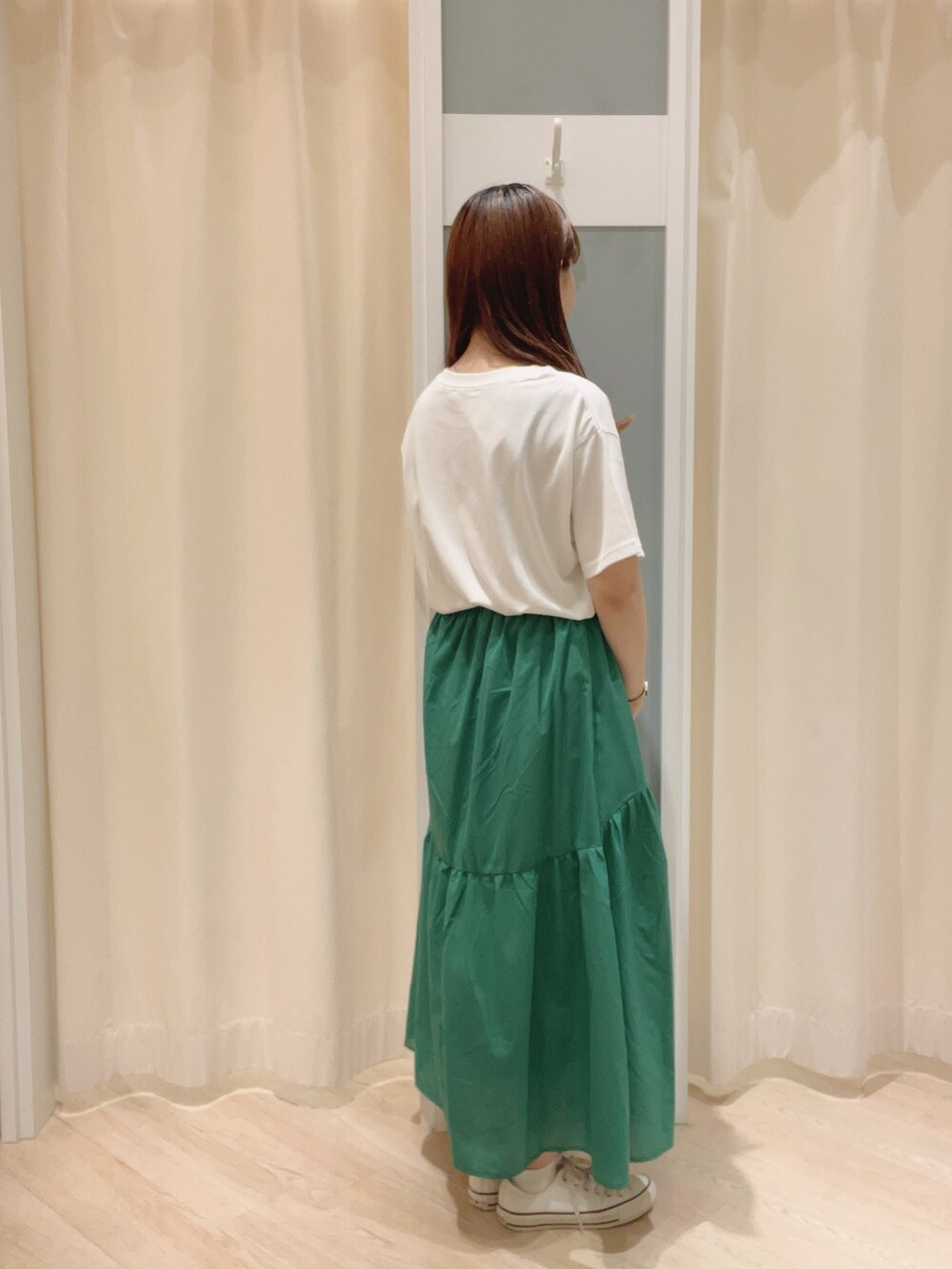 「SM2、Samansa Mos2、サマンサモスモス、ナチュラル、カジュアルコーデ、シンプルコーデ、夏コーデ、スカート、Tシャツ、グリーン」｜「Samansa Mos2の◎フォトプリントTシャツ（Tシャツ/カットソー、ホワイト系）」を使った、𝙼 𝙸 𝚈 𝚄さん（レディース・158cm）の夏コーディネートの2枚目の写真