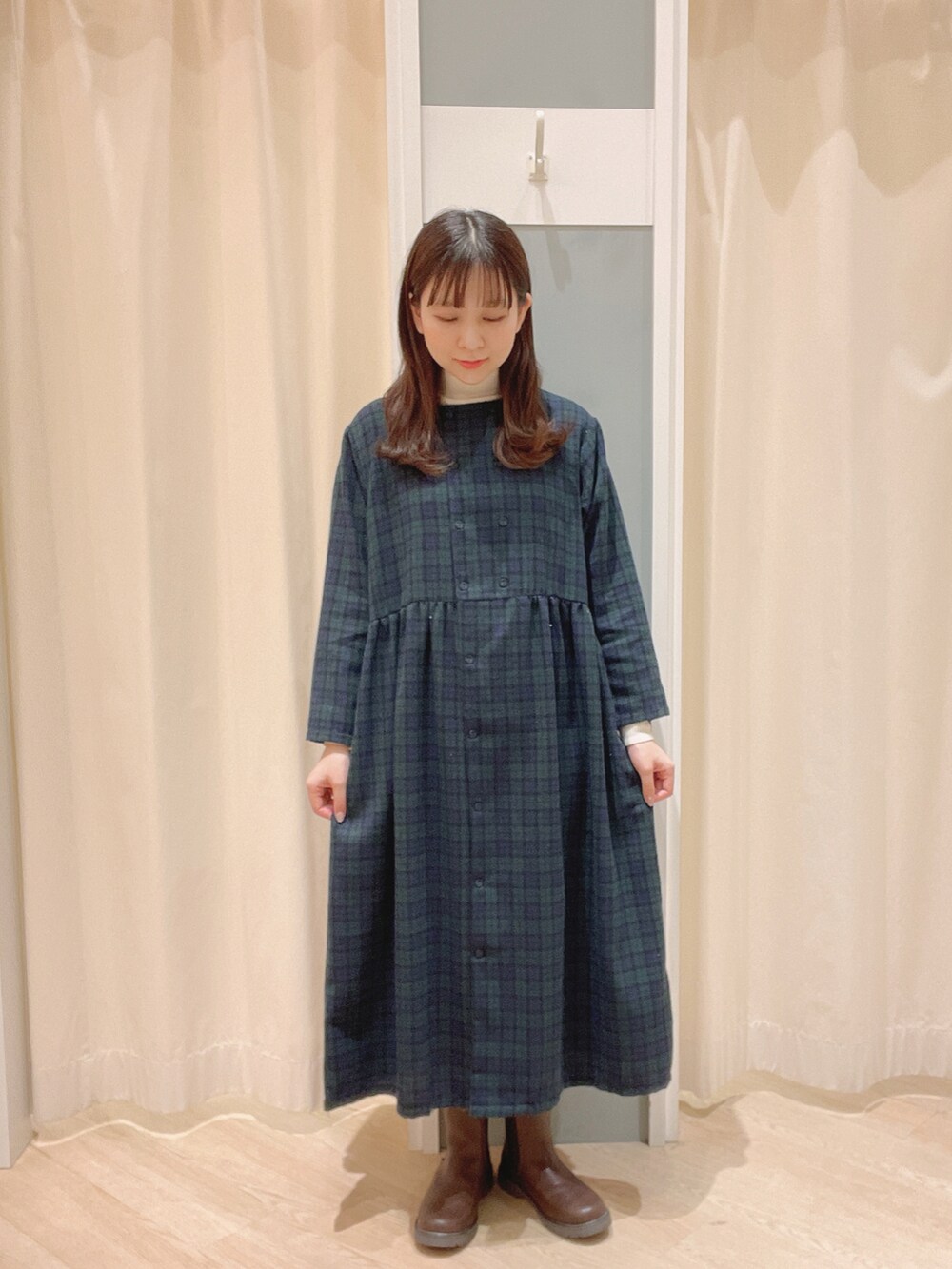 「SM2、Samansa Mos2、サマンサ モスモス(Samansa Mos2)、リバーシブル、ワンピース、ガーリー、大人かわいい、ナチュラルガーリー、リブタートルネック、サイドゴアブーツ、秋冬コーデ、冬コーデ、ボアコート、リバーシブルコート」｜「Samansa Mos2の【マシンウォッシャブル】リブタートルネックニット（ニット/セーター、ホワイト系）」を使った、𝙼 𝙸 𝚈 𝚄さん（レディース・158cm）の秋コーディネートの3枚目の写真