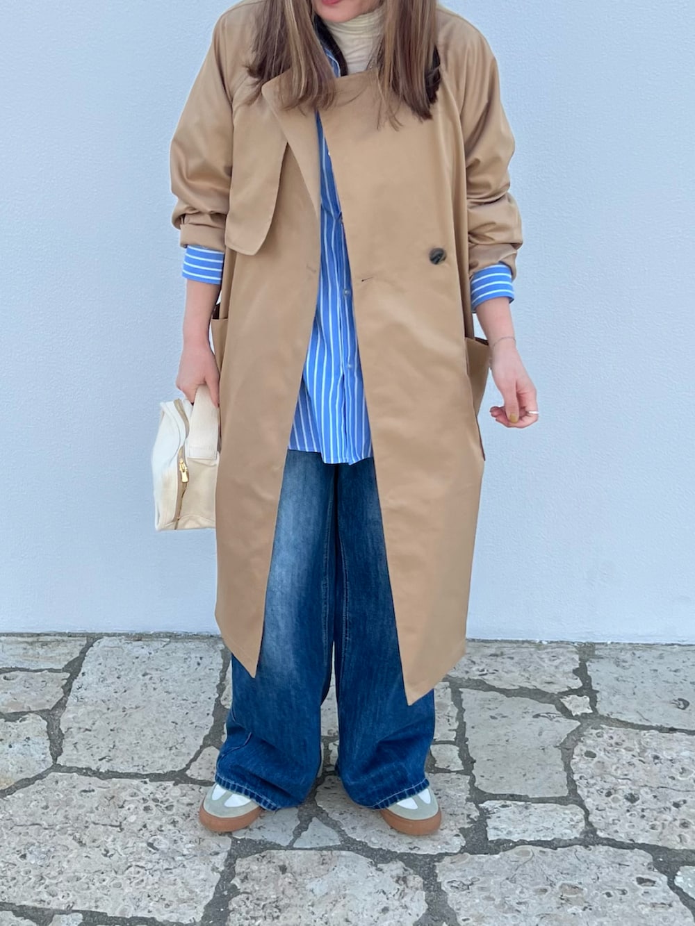 「春めき満開コーデ、ジャケット、春コーデ、休日スタイル、春カラー、大人女子、きれいめカジュアル、シンプルコーデ、ノーカラーコート、コート、ベージュ、LBC、STARTING OVER、シャツスタイル、爽やかコーデ」｜「LBCのノーカラーガンパッチゆるコート（ノーカラーコート、ベージュ系）」を使った、M★★★さん（骨格ストレート・レディース・156cm）の春コーディネートの2枚目の写真