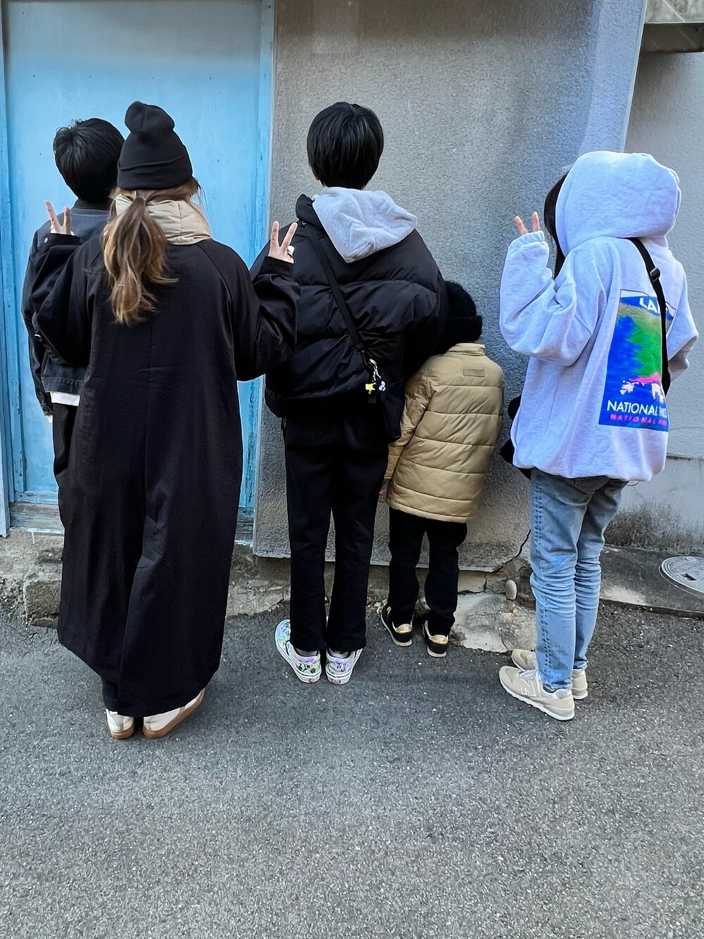 「シンプルコーデ、カジュアルコーデ、オーバーサイズ、ビッグシルエット、スウェット、パーカー、休日スタイル、リラックススタイル、あったかコーデ、冬コーデ、服とコスメでなりたい自分に、淡色コーデ、フード、パステルカラー」｜「CANAL JEANのEl mar(エルマール) "national park"裏起毛パーカープルオーバー（パーカー、グレー系）」を使った、M★★★さん（骨格ストレート・レディース・156cm）の冬コーディネートの2枚目の写真