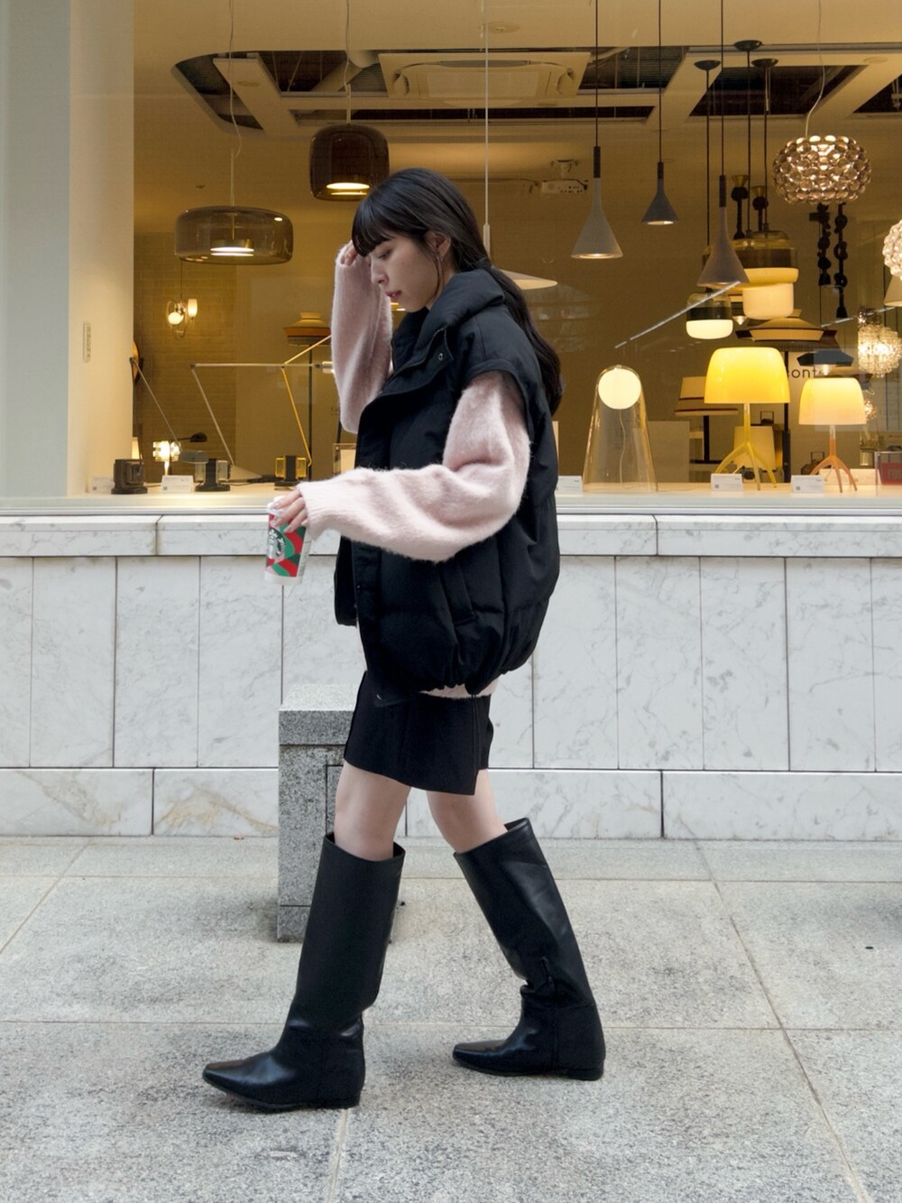 「ベスト、冬コーデ、お出かけコーデ、冬アウター、韓国ファッション、ニット、ハーフパンツ、ロングブーツ、ピンク、大人カジュアル、オトナ女子」｜「CAPRICIEUX LE'MAGEの【セットアップ対応】ジャケット風カーディガン（カーディガン/ボレロ、ピンク系）」を使った、mana_lemageさん（レディース・161cm）の秋コーディネートの2枚目の写真