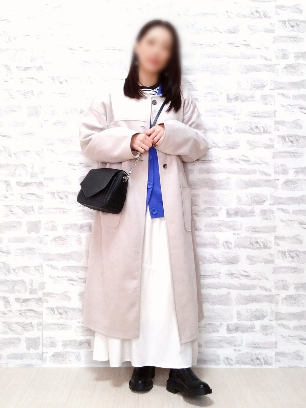 「春服コーデ、おでかけコーデ、今日のコーデ、低身長、ホワイトコーデ、カラーコーデ、カーディガン、ボーダーTシャツ、ホワイトスカート、パイピングコート、サイドゴアブーツ、しまむら、laumeomi、ZARA、GRL」｜「しまむらの　ユビヌキボーダーTシャツ　　Dear my dear（Tシャツ/カットソー、ホワイト系）」を使った、rinrisoraさん（レディース・152cm）の冬コーディネートの2枚目の写真