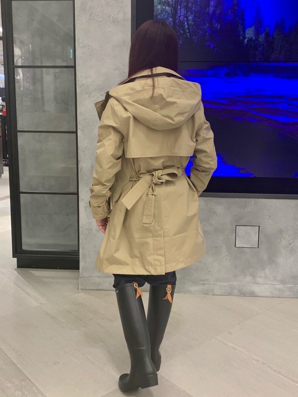 「AIGLE、ゴアテックス、GORE-TEX、トレンチコート、ラバーブーツ、レインブーツ、はるコーデ」｜「AIGLEのアイテム（パンツ、ブラック系）」を使った、shokoさん（レディース・150cm）の冬コーディネートの3枚目の写真