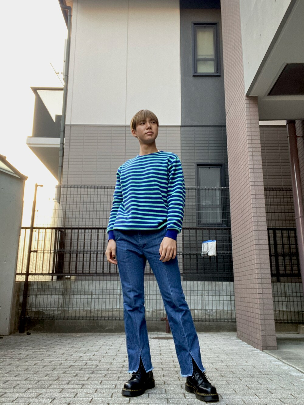 「instagramフォローお願いします、おしゃれさんと繋がりたい、洋服好きな人と繋がりたい、フレアパンツコーデ、キルティングジャケット、ボーダーニット、ブーツコーデ、fff、fffで繋がろう、mens fashion、ootdfashion」｜「Dr. MartensのAIRWAIR ドクターマーチン JADON BEX 8 EYE BOOT 15265001 BLACK（ブーツ、ブラック系）」を使った、seiさん（メンズ・175cm）の冬コーディネートの2枚目の写真