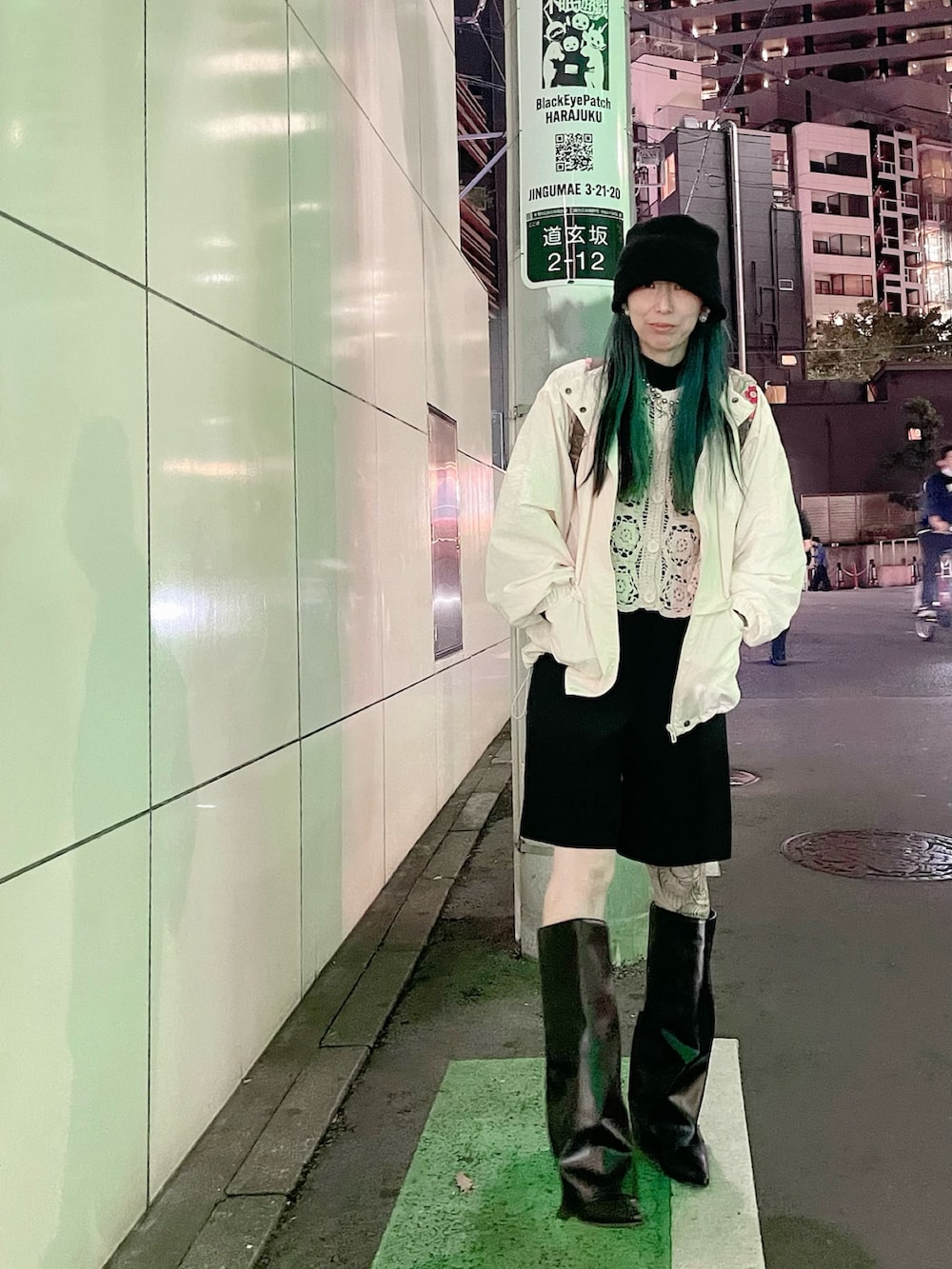 「アラフィフ、ハーフパンツ、レース、ロングブーツ、ワイドシャフトブーツ」｜「GUのアイテム（ハット、ブラック系）」を使った、OBASanNOʕ•ᴥ•ʔさん（レディース・161cm）の秋コーディネートの2枚目の写真