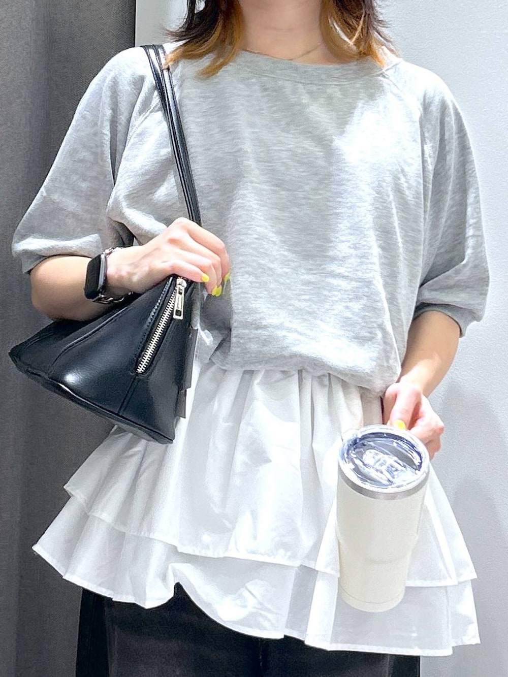 「着痩せ・細見え、個性派、ヘルシー、差し色コーデ、ベーシック/シンプル、きれいめ、カジュアル、LAKOLE、夏コーデ、ガーリー」｜「LAKOLEのオーバーダイカーブデニム / 147147（デニムパンツ、ブラック系）」を使った、takiさん（レディース・158cm）の夏コーディネートの2枚目の写真