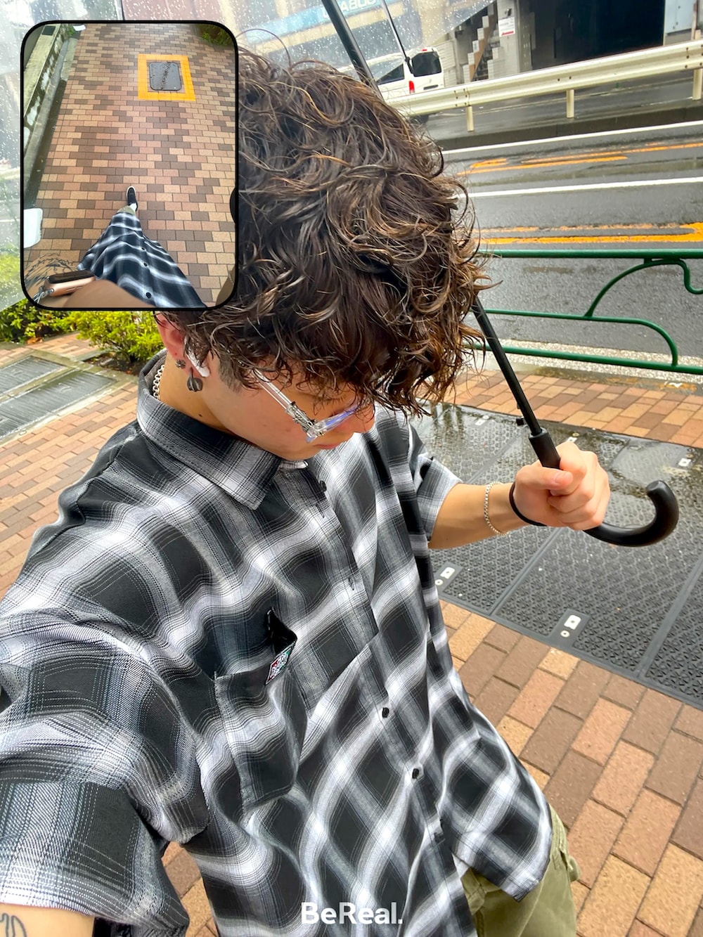 「夏ルックで気分アップ、半袖シャツ、ハーフパンツ、アクセサリー、メガネ男子、おしゃれさんと繋がりたい」｜「ZOZOTOWNのアイテム（その他アウター、ブラック系）」を使った、こうきさん（メンズ・170cm）の夏コーディネートの2枚目の写真