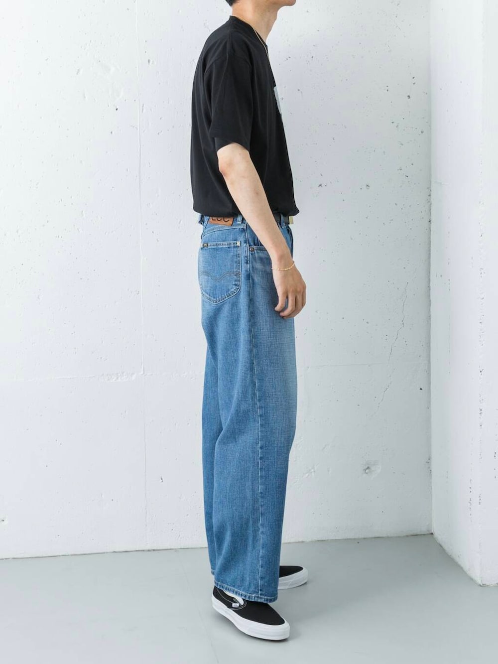 「Leeの『別注』Lee101×URBAN RESEARCH　COWBOYPANTS（デニムパンツ、ブルー系）」を使った、カワバタさん（メンズ・185cm）の夏コーディネートの3枚目の写真