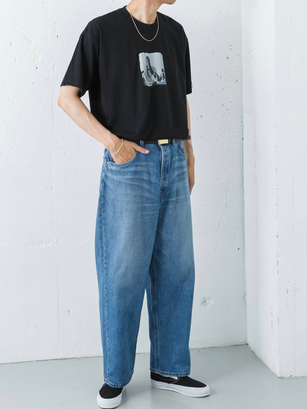 「Leeの『別注』Lee101×URBAN RESEARCH　COWBOYPANTS（デニムパンツ、ブルー系）」を使った、カワバタさん（メンズ・185cm）の夏コーディネートの2枚目の写真