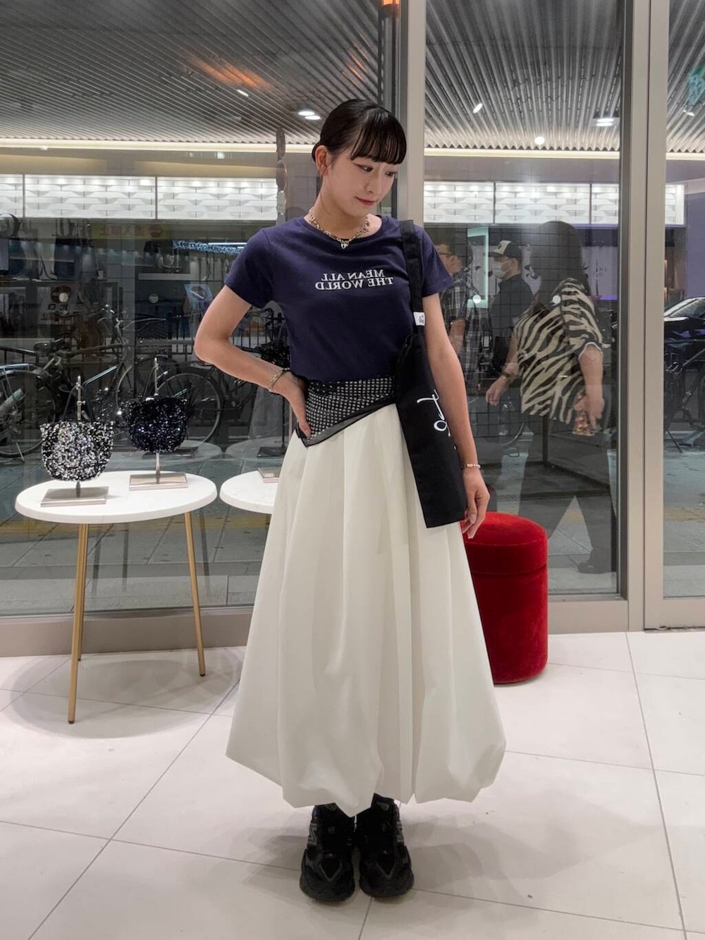 「お出かけコーデ、ガーリーコーデ、カジュアルガーリー、韓国カジュアル」｜「RODE SKOのPas De DANSE　Letter ToteBag（トートバッグ、ブラック系）」を使った、aika0713さん（レディース・162cm）の夏コーディネートの2枚目の写真