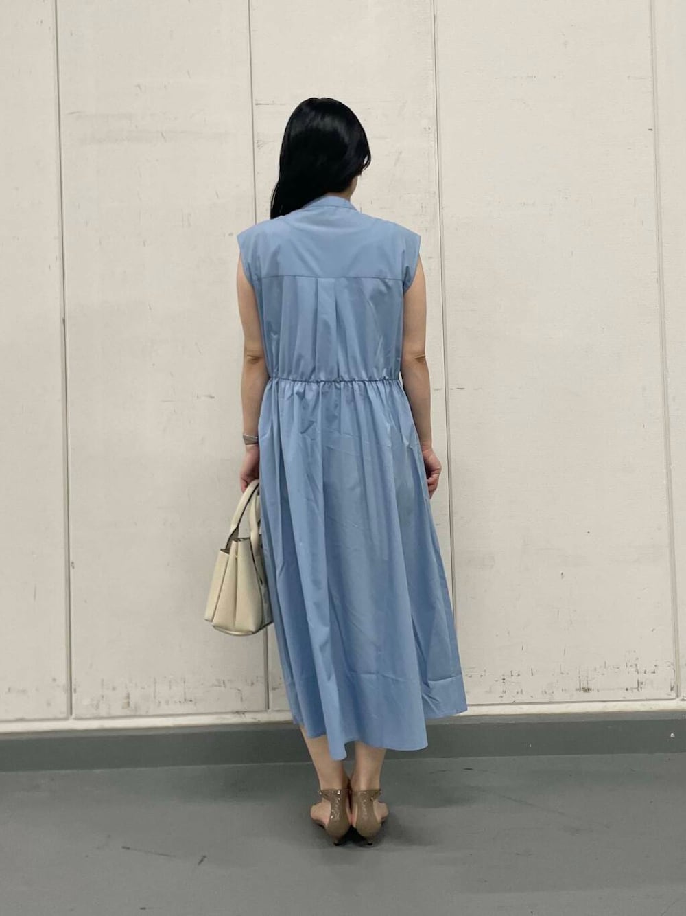 「シンプル、ワンピース、アーバンリサーチ、URBANRESEARCH、ootd、半袖、新作、30代、新作コーデ、骨格ナチュラル、毎日コーデ、164cm、イエベ春」｜「RODE SKOのプチダブルポケットトートバッグ（トートバッグ、ホワイト系）」を使った、yuuuur01さん（レディース・164cm）の夏コーディネートの4枚目の写真