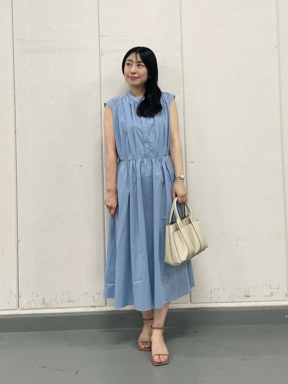 「シンプル、ワンピース、アーバンリサーチ、URBANRESEARCH、ootd、半袖、新作、30代、新作コーデ、骨格ナチュラル、毎日コーデ、164cm、イエベ春」｜「RODE SKOのプチダブルポケットトートバッグ（トートバッグ、ホワイト系）」を使った、yuuuur01さん（レディース・164cm）の夏コーディネートの2枚目の写真