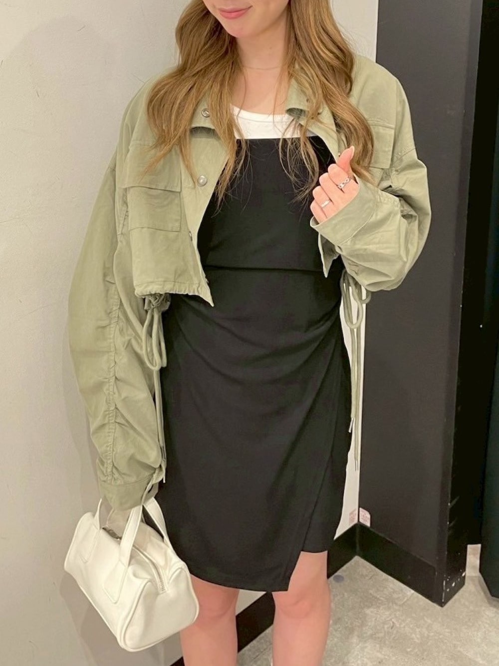 「春、お出かけコーデ、キャップ、大人カジュアル、大人コーデ、春カラー」｜「ANAPの袖ギャザー ショート丈 ブルゾン（ブルゾン、グリーン系）」を使った、Hiiroさん（レディース・165cm）の春コーディネートの6枚目の写真