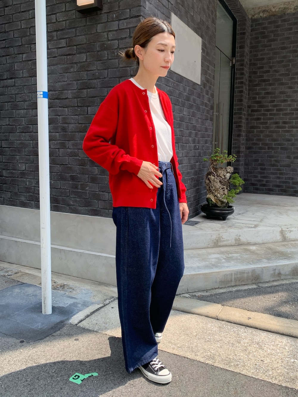 「FORK&SPOONのFORK&SPOON　ミラノリブクルーネックカーディガン（カーディガン/ボレロ、レッド系）」を使った、massayoさん（レディース・167cm）の秋コーディネートの4枚目の写真