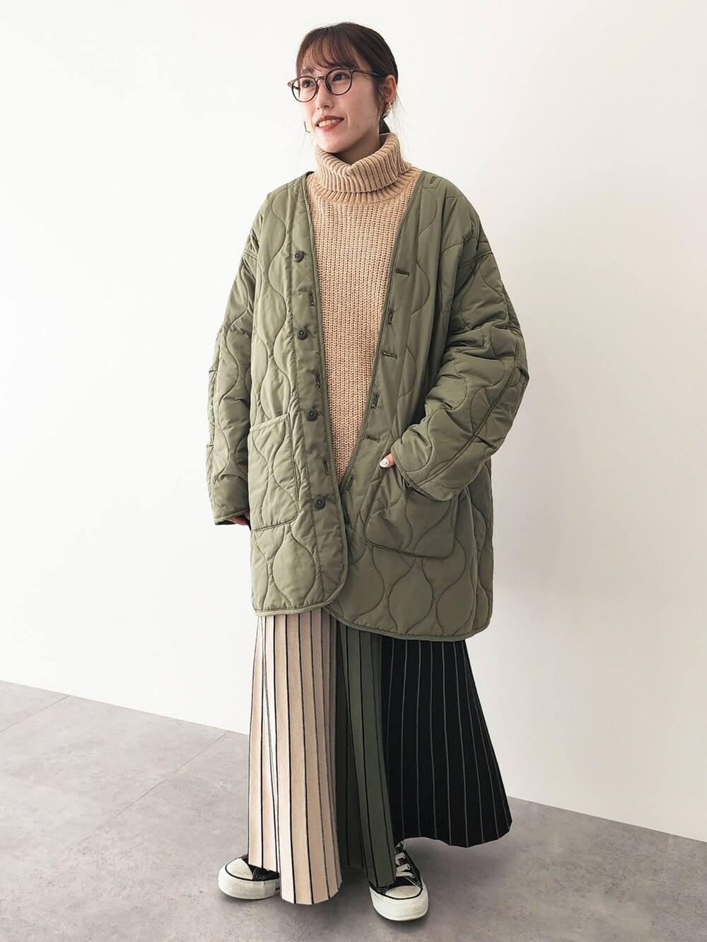 「コンバース、モッズコート、M65、タートルネック、ロングコート、3way、カーキアウター、メガネ女子、フィッシュテール、モールニット」|「CRAFT STANDARD BOUTIQUEの3WAY M65TYPEフィッシュテールコート *◆(モッズコート、グリーン系)」を使った、manaCAさん(レディース・151cm)の冬コーディネートの2枚目の写真