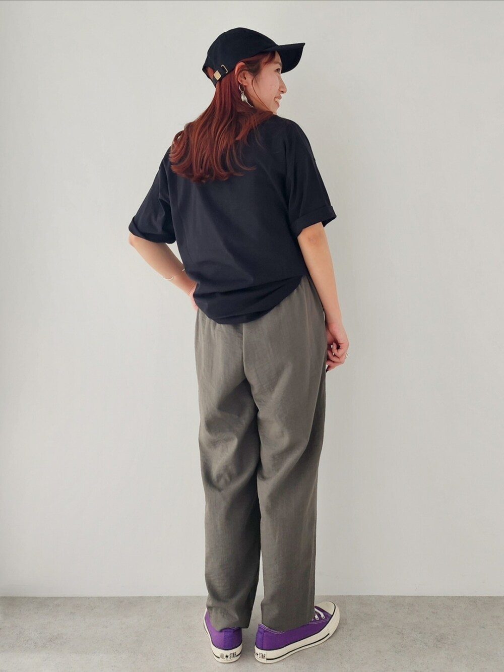 「Tシャツ、大人カジュアル、休日スタイル、休日コーデ、プリントT、シンプルコーデ、楽チンコーデ、夏コーデ、夏服コーデ、夏だ！Tシャツ着よう！」｜「CRAFT STANDARD BOUTIQUEのGUITAR 女子 DRAWING TEE（Tシャツ/カットソー、ブラック系）」を使った、manaCAさん（レディース・151cm）の夏コーディネートの3枚目の写真