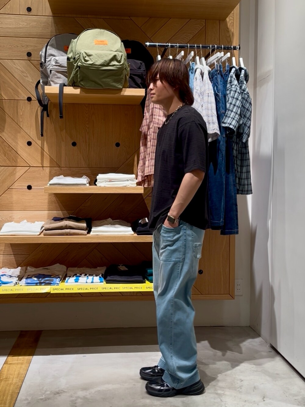 「夏コーデ、黒Tシャツ、韓国ファッション、カジュアルコーデ、おでかけコーデ、休日コーデ、夏、outfit、Tシャツ×デニム、柄、大人カジュアル、デニム、カジュアル、BAYFLOW(BAYFLOW)、Ocean pacific」｜「Ocean Pacificの【Ocean Pacific(オーシャンパシフィック)】別注トライバルプリントTシャツ（Tシャツ/カットソー、ブラック系）」を使った、ゆーーーとさん（メンズ・173cm）の夏コーディネートの2枚目の写真