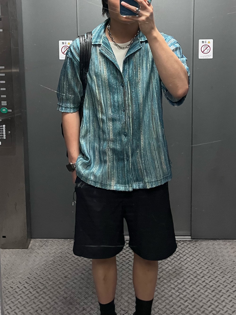 「柄シャツ、夏コーデ、シンプルスタイル、初夏コーデ、メンズファッション、大人コーデ、お洒落さんとつながりたい、スニーカーコーデ、オトナカジュアル、スポーツミックス、ラフ、ハーフパンツ、お出かけコーデ、シャツスタイル、BAYFLOW(BAYFLOW)」｜「BAYFLOWの柄レースオープンカラー半袖シャツ（シャツ/ブラウス、グリーン系）」を使った、ゆーーーとさん（メンズ・173cm）の夏コーディネートの2枚目の写真