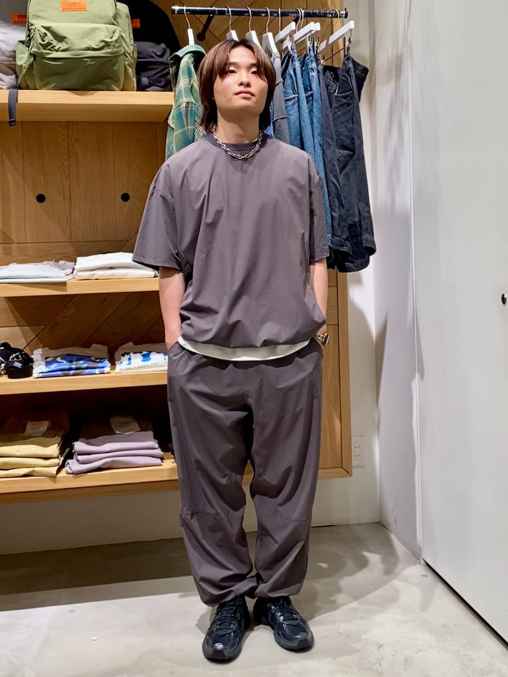 「セットアップ、レイヤードスタイル、ワイドパンツ、オトナカジュアル、おでかけコーデ、春夏コーデ、お出かけコーデ、おしゃれさんと繋がりたい、ストリート、outfit、夏コーデ、ラフコーデ、アクティブ、スポーティ、BAYFLOW(BAYFLOW)」｜「HAREのピッグノーズチェーンネックレス(HARE)（ネックレス、シルバー系）」を使った、ゆーーーとさん（メンズ・173cm）の春コーディネートの5枚目の写真