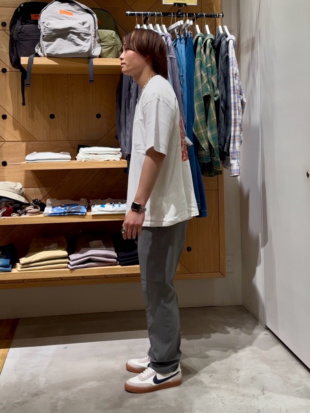 「白Tシャツ、大人カジュアル、夏コーデ、シンプルコーデ、お出かけコーデ、いいね、save、フォローお願いします🤑、ootd、Tシャツコーデ、春夏コーデ、大人コーデ、ゆるコーデ、最近のいい感じコーデ、カジュアル、BAYFLOW(BAYFLOW)、AMERICAN RAG CIE」｜「AMERICAN RAG CIEの【AMERICAN RAG CIE】ペイズリーTシャツ（ユニセックス）（Tシャツ/カットソー、ホワイト系）」を使った、ゆーーーとさん（メンズ・173cm）の夏コーディネートの2枚目の写真