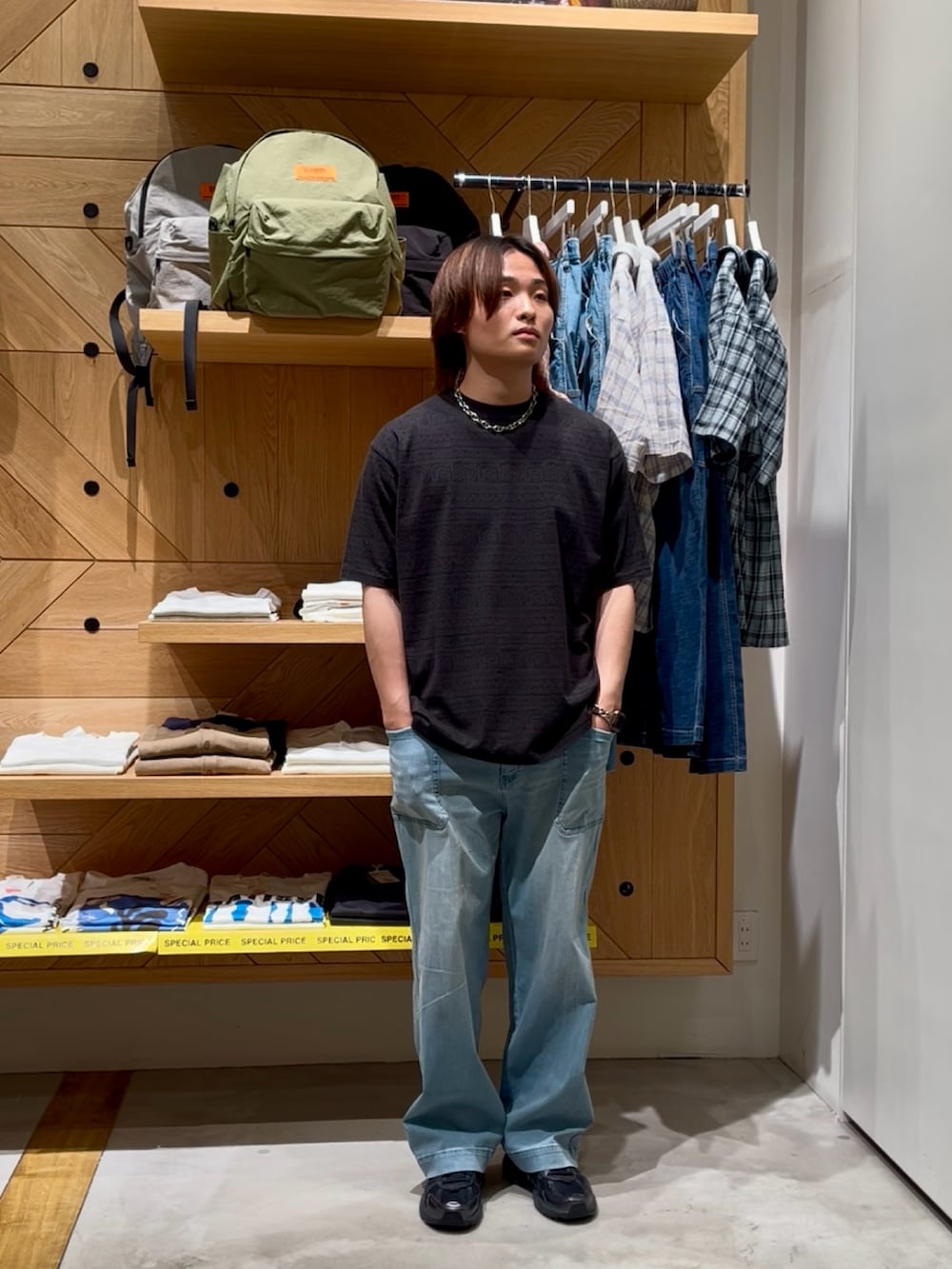 「夏コーデ、黒Tシャツ、韓国ファッション、カジュアルコーデ、おでかけコーデ、休日コーデ、夏、outfit、Tシャツ×デニム、柄、大人カジュアル、デニム、カジュアル、BAYFLOW(BAYFLOW)、Ocean pacific」｜「Ocean Pacificの【Ocean Pacific(オーシャンパシフィック)】別注トライバルプリントTシャツ（Tシャツ/カットソー、ブラック系）」を使った、ゆーーーとさん（メンズ・173cm）の夏コーディネートの5枚目の写真