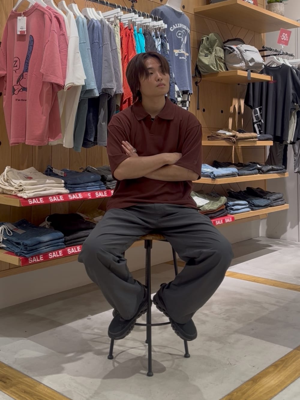 「スポーツミックス、ベーシック/シンプル、シンプルコーデ、カジュアル、きれいめカジュアル、ラフ、大人カジュアル、夏コーデ、ポロシャツ、ワイドパンツ、ノースリーブ、スニーカー、休日スタイル、いいね、save、フォローお願いします🤑、BAYFLOW(BAYFLOW)」｜「HEREIAMの【HEREIAM MEN】吸水速乾＆UV/DRYMIXポロ（ポロシャツ、ブラウン系）」を使った、ゆーーーとさん（メンズ・173cm）の夏コーディネートの3枚目の写真