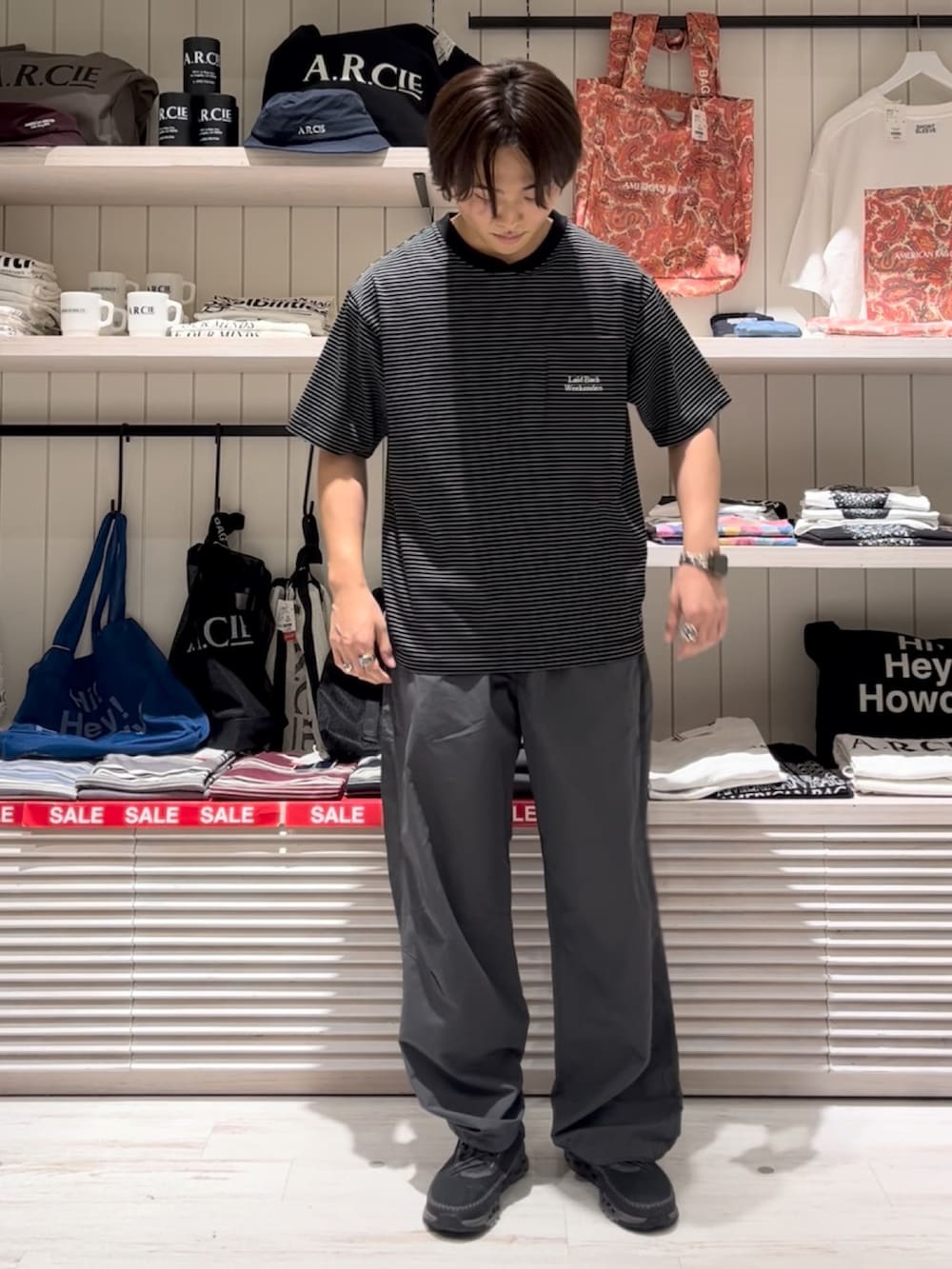 「夏ルックで気分アップ、スポーツミックス、シンプルスタイル、大人コーデ、おしゃれさんと繋がりたい、夏だ！Tシャツ着よう！、ベーシック/シンプル、シンプルコーデ、カジュアル、大人カジュアル、ラフ、ボーダー、Tシャツ、ナイロンパンツ、BAYFLOW(BAYFLOW)」｜「BAYFLOWの[トレンド感]シシュウボーダーＴ（Tシャツ/カットソー、ブラック系）」を使った、ゆーーーとさん（メンズ・173cm）の夏コーディネートの3枚目の写真