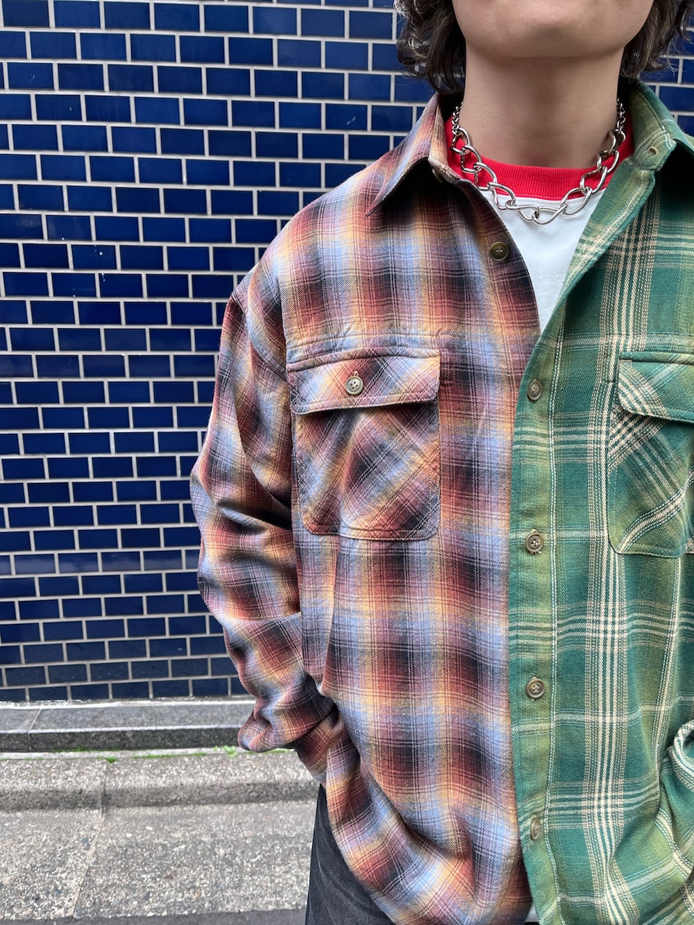 「最近のいい感じコーデ、古着MIX、春服コーデ、ootd、春、ロンT、シャツスタイル、チェックシャツ、スニーカー、チェック、ハーフパンツ、春コーデ、BAYFLOW(BAYFLOW)、カジュアルコーデ」｜「BAYFLOWのリメイクライク長袖シャツ（シャツ/ブラウス、グリーン系）」を使った、ゆーーーとさん（メンズ・173cm）の春コーディネートの4枚目の写真
