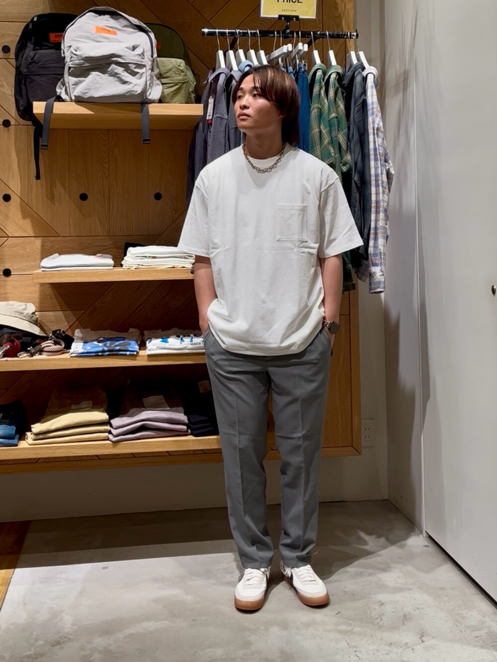「白Tシャツ、大人カジュアル、夏コーデ、シンプルコーデ、お出かけコーデ、いいね、save、フォローお願いします🤑、ootd、Tシャツコーデ、春夏コーデ、大人コーデ、ゆるコーデ、最近のいい感じコーデ、カジュアル、BAYFLOW(BAYFLOW)、AMERICAN RAG CIE」｜「AMERICAN RAG CIEの【AMERICAN RAG CIE】ペイズリーTシャツ（ユニセックス）（Tシャツ/カットソー、ホワイト系）」を使った、ゆーーーとさん（メンズ・173cm）の夏コーディネートの5枚目の写真