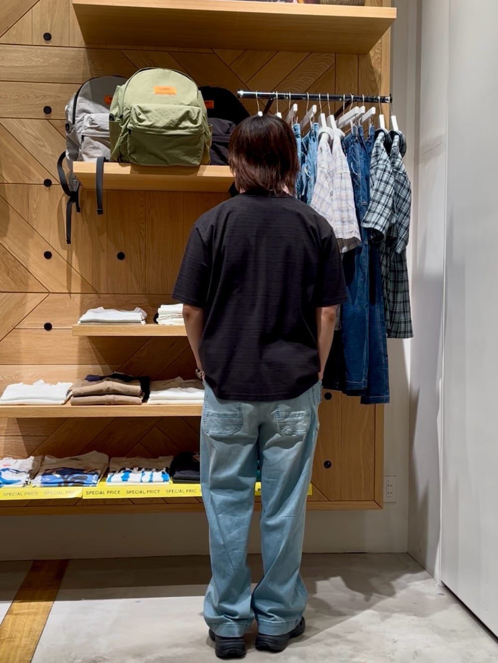 「夏コーデ、黒Tシャツ、韓国ファッション、カジュアルコーデ、おでかけコーデ、休日コーデ、夏、outfit、Tシャツ×デニム、柄、大人カジュアル、デニム、カジュアル、BAYFLOW(BAYFLOW)、Ocean pacific」｜「Ocean Pacificの【Ocean Pacific(オーシャンパシフィック)】別注トライバルプリントTシャツ（Tシャツ/カットソー、ブラック系）」を使った、ゆーーーとさん（メンズ・173cm）の夏コーディネートの3枚目の写真