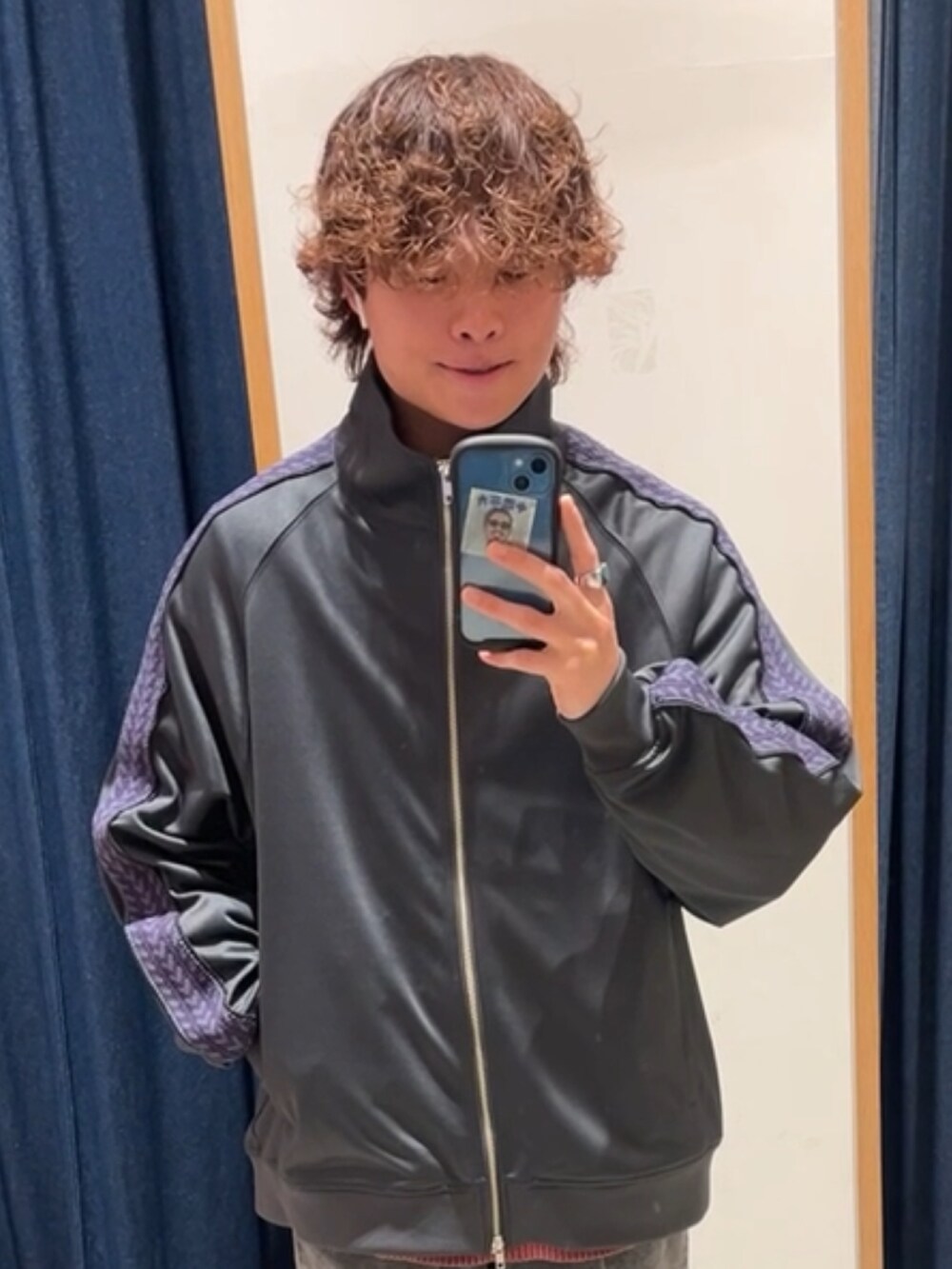 「秋服コーデ、古着、シンプル、オーバーサイズ、カジュアルコーデ、古着MIX、いいね、save、フォローお願いします🤑、秋服、ストリートコーデ、古着コーデ、ローファー、モード、スポーツミックス、HARE、BAYFLOW(BAYFLOW)」｜「HAREのクロシェニットライントラックジャケット(HARE)（ブルゾン、グレー系）」を使った、ゆーーーとさん（メンズ・173cm）の秋コーディネートの2枚目の写真
