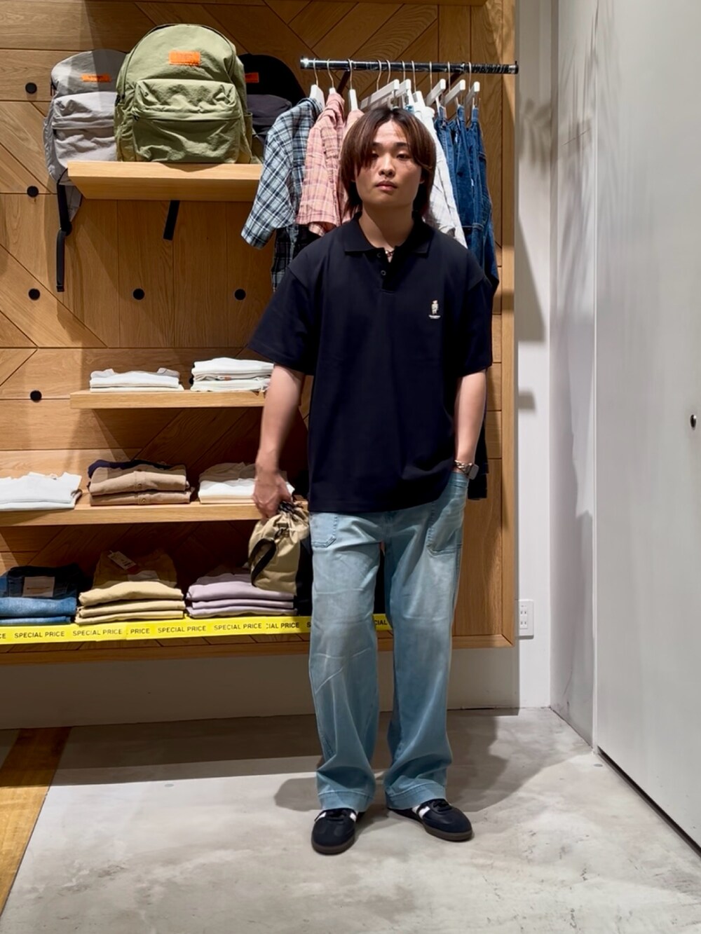 「夏コーデ、大人カジュアル、春夏コーデ、きれいめカジュアル、カジュアルコーデ、大人コーデ、ootd、お洒落さんとつながりたい、ゆるコーデ、夏服、シンプルコーデ、カジュアル、ポロシャツ、デニム、BAYFLOW(BAYFLOW)」｜「BAYFLOWの【TeddyBear/テディベア】刺繍半袖ポロシャツ【抗菌防臭】（Tシャツ/カットソー、ブラック系）」を使った、ゆーーーとさん（メンズ・173cm）の夏コーディネートの5枚目の写真