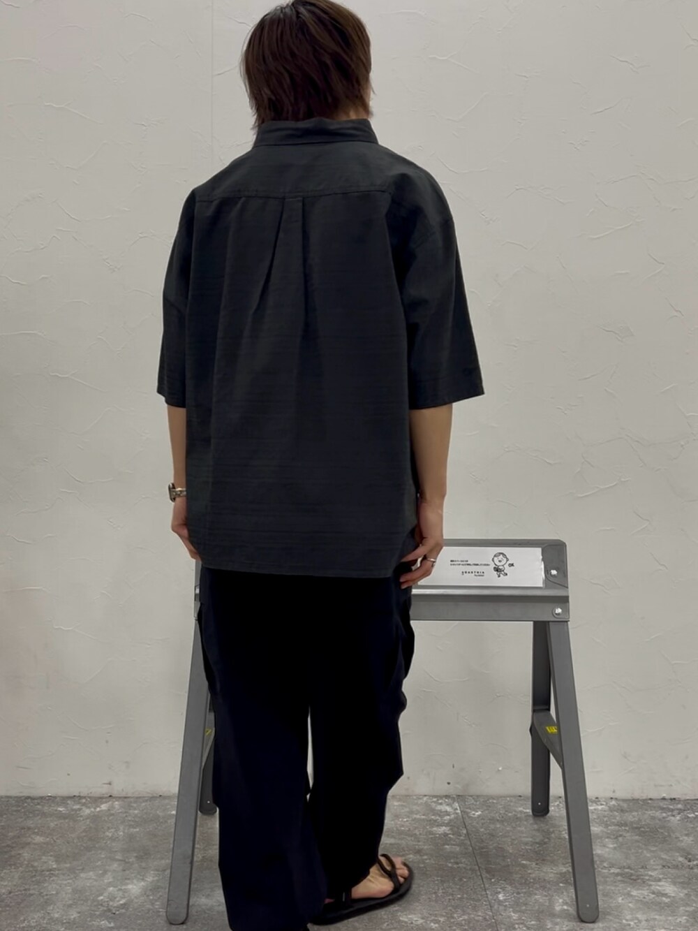 「柄シャツ、モノトーン、ワイドパンツ、サンダル、シャツスタイル、夏コーデ、メンズファッション、夏服コーデ、お洒落さんとつながりたい、初夏コーデ、オトナカジュアル、夏、BAYFLOW(BAYFLOW)、Ocean pacific、モード」｜「Ocean Pacificの【Ocean Pacific(オーシャンパシフィック)】別注トライバルプリントシャツ（シャツ/ブラウス、ブラック系）」を使った、ゆーーーとさん（メンズ・173cm）の春コーディネートの3枚目の写真