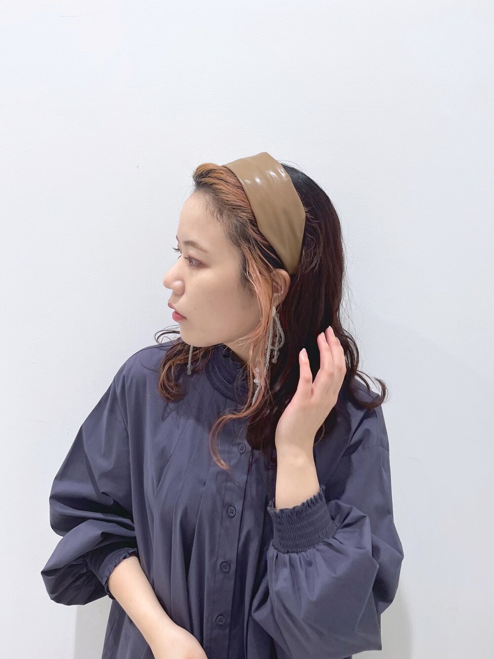 「きれいめカジュアル、チュニック、ロングブーツ、ハンドバッグ、ビッグシルエット、韓国ファッション、カラーパレット、カチューシャ、シャツスタイル、ミニワンピ、シャツチュニック」|「CAPRICIEUX LE'MAGEのトラックソールロングブーツ(ブーツ、イエロー系)」を使った、yuppy_lemage🍊さん(レディース・160cm)の冬コーディネートの3枚目の写真