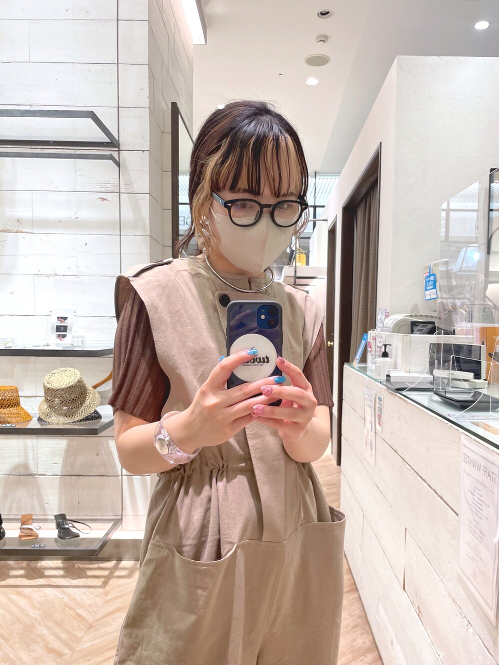 「アウトドアスタイル、春夏コーデ、スクエアトゥ、休日スタイル、ビッグシルエット、きれいめカジュアル、レイヤードスタイル、カラー×コーデ、ごきげんウィーク、コンビネゾン、ワントーンコーデ、メガネ女子、オトナカワイイ、リネン、夏コーデ」｜「CAPRICIEUX LE'MAGEのストレッチサンダルブーツ（サンダル、ブラック系）」を使った、yuppy_lemage🍊さん（レディース・160cm）の春コーディネートの2枚目の写真